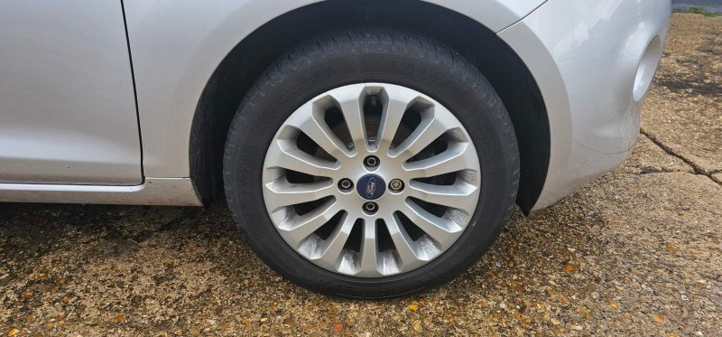FORD KA