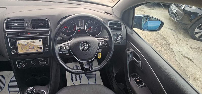 VOLKSWAGEN POLO