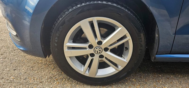 VOLKSWAGEN POLO