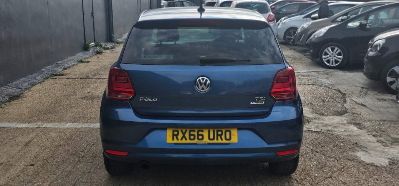 VOLKSWAGEN POLO