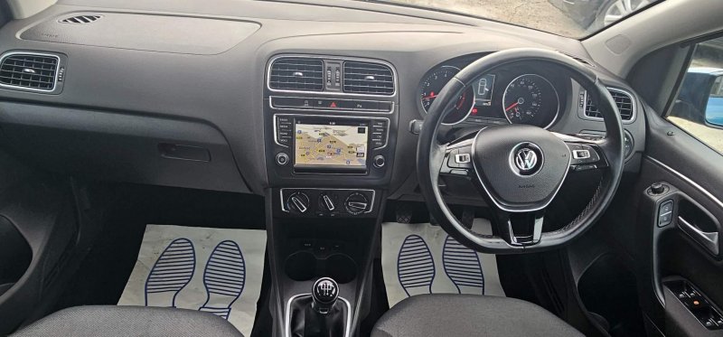 VOLKSWAGEN POLO