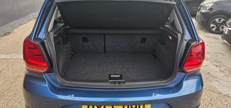 VOLKSWAGEN POLO