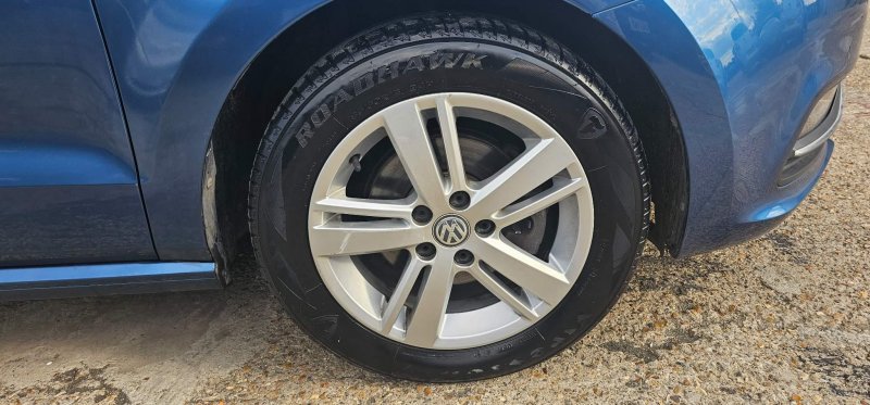VOLKSWAGEN POLO