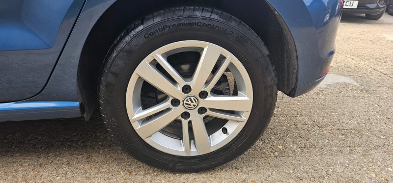 VOLKSWAGEN POLO