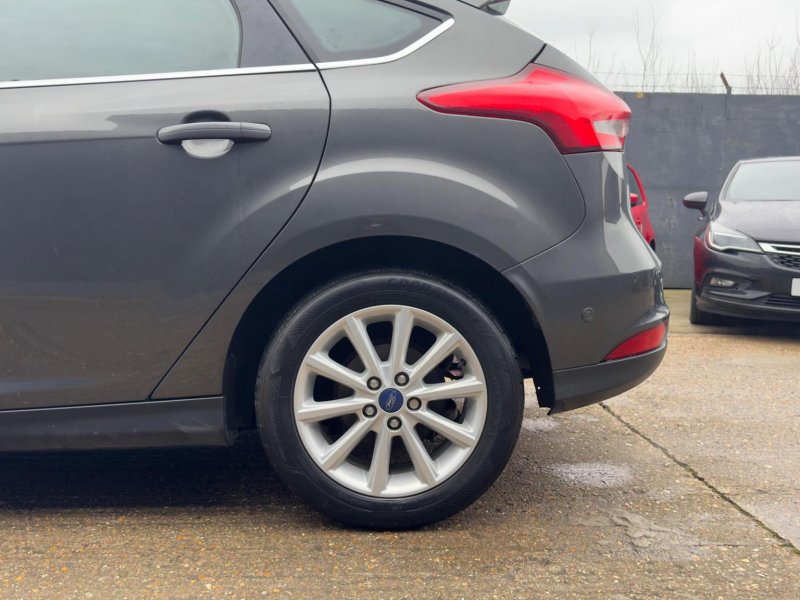 FORD FOCUS