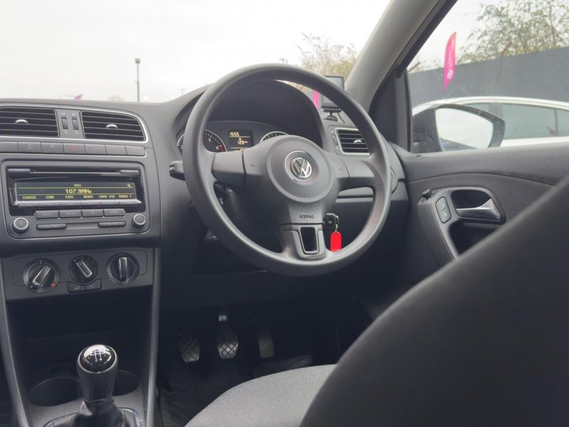 VOLKSWAGEN POLO