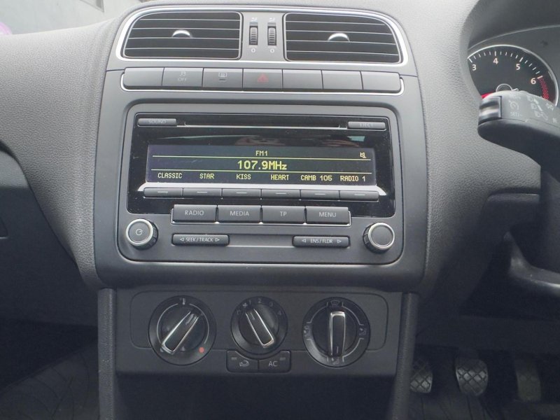 VOLKSWAGEN POLO