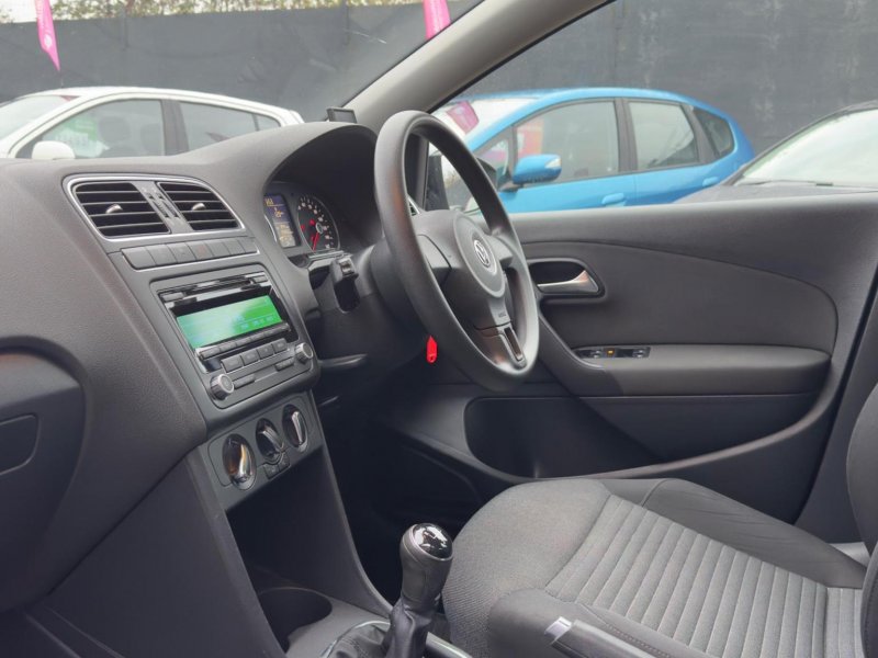 VOLKSWAGEN POLO