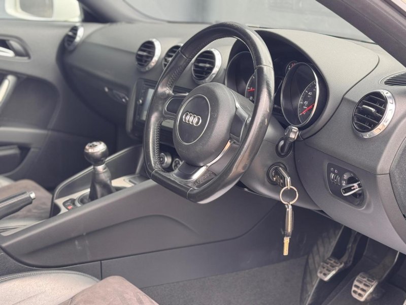 AUDI TT