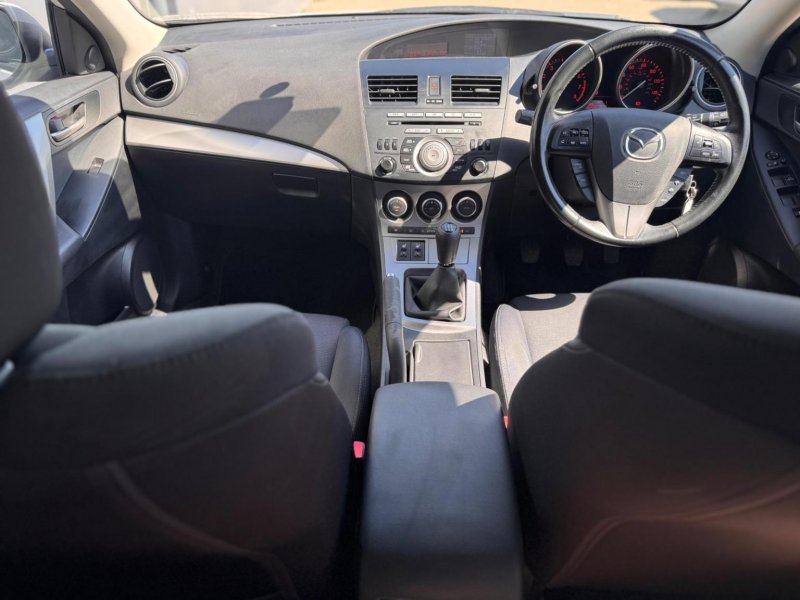 MAZDA MAZDA3