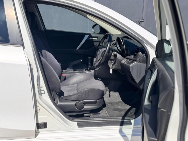 MAZDA MAZDA3