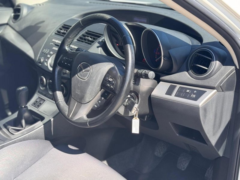 MAZDA MAZDA3