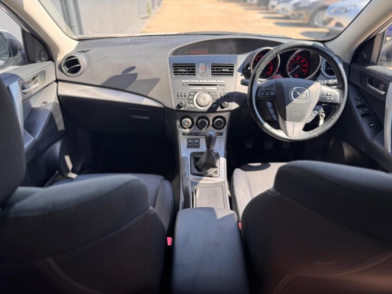 MAZDA MAZDA3