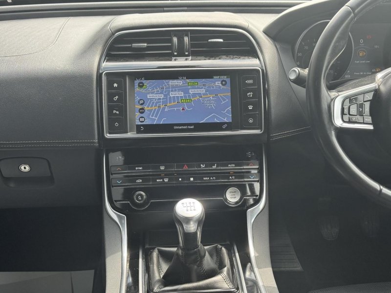 JAGUAR XE