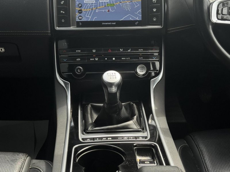 JAGUAR XE