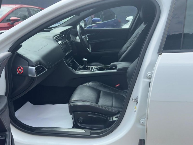 JAGUAR XE