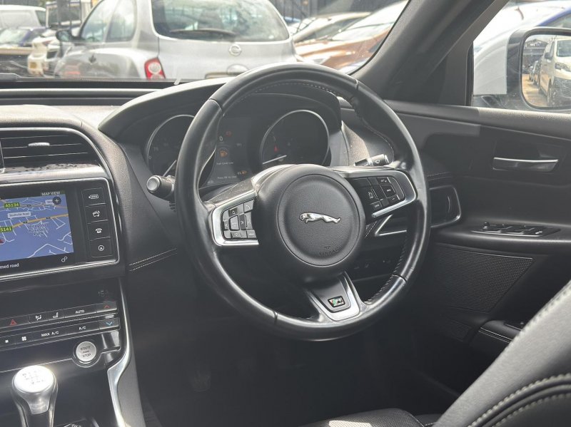 JAGUAR XE