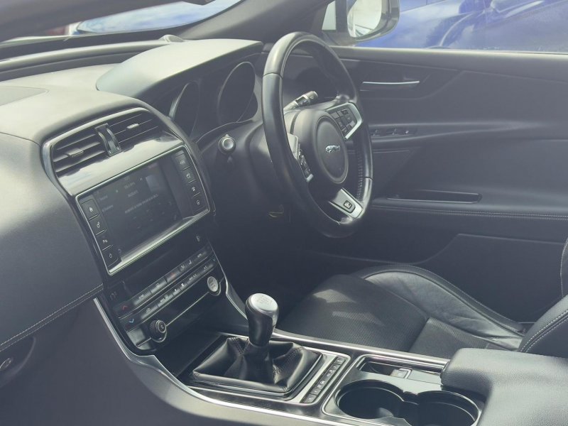 JAGUAR XE